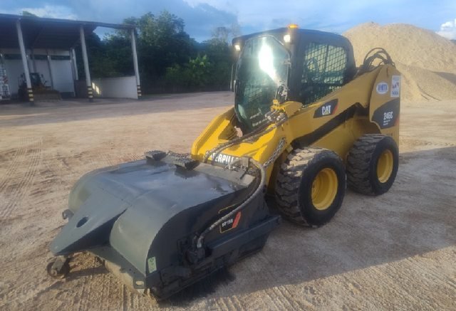 Minicarregadeira Caterpillar 246C — MC-01
